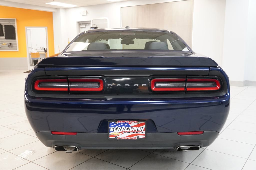 Used 2015 Dodge Challenger SXT RWD image 11