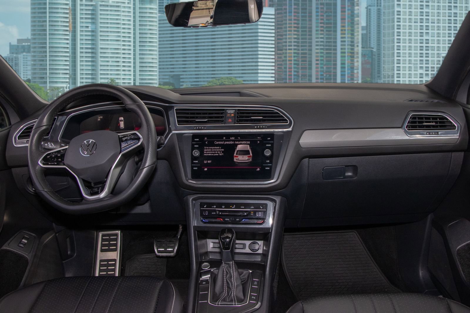 Used 2024 Volkswagen Tiguan SE R-Line FWD image 19