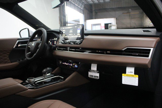 New 2026 Mitsubishi Outlander SEL image 17