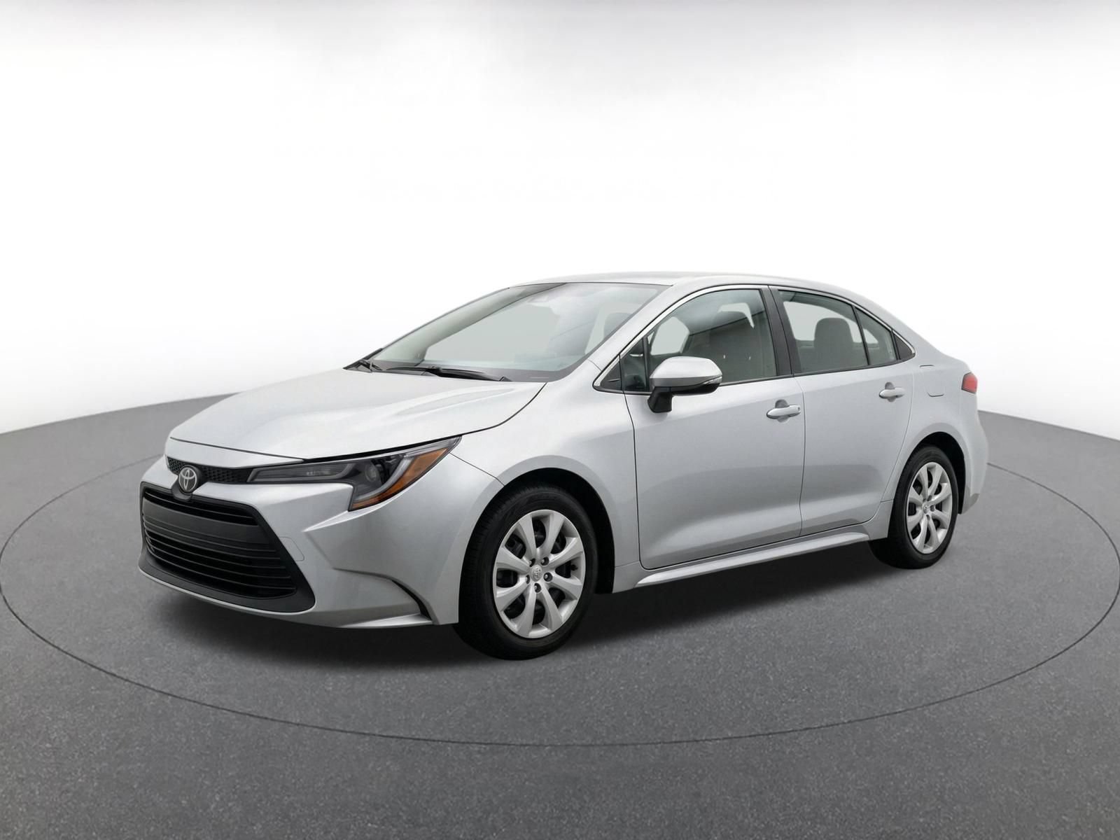Used 2025 Toyota Corolla LE FWD image 3