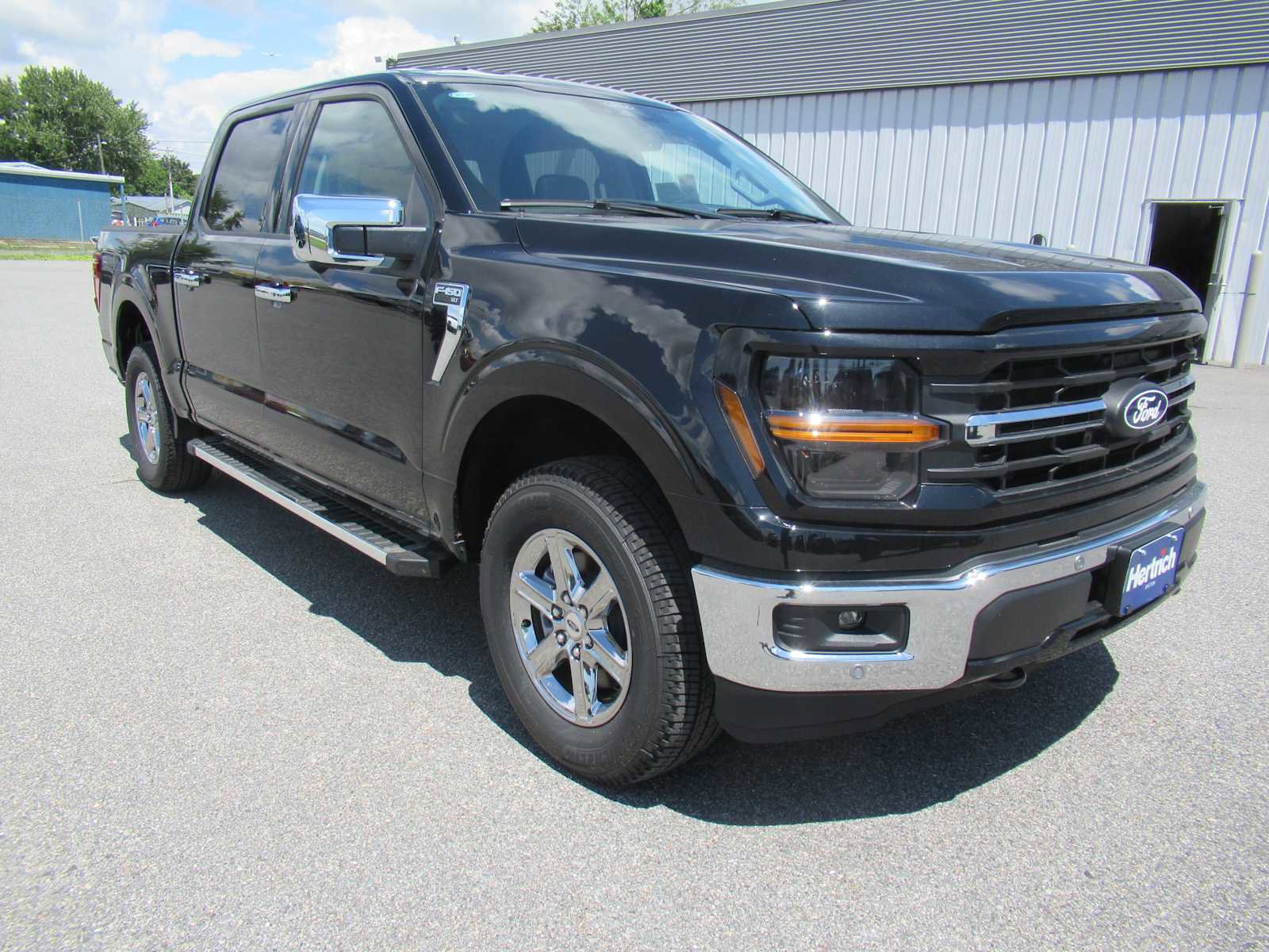 New 2025 Ford F150 XLT w/ Equipment Group 302A MID image 3