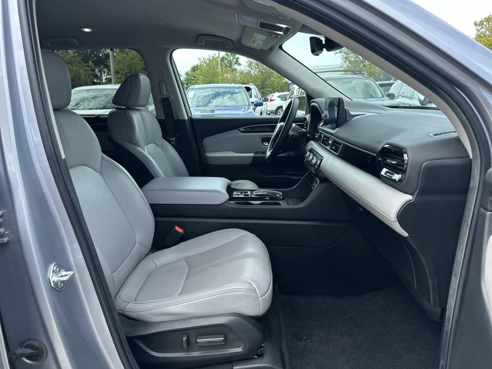 Used 2025 Honda Pilot EX-L image 16