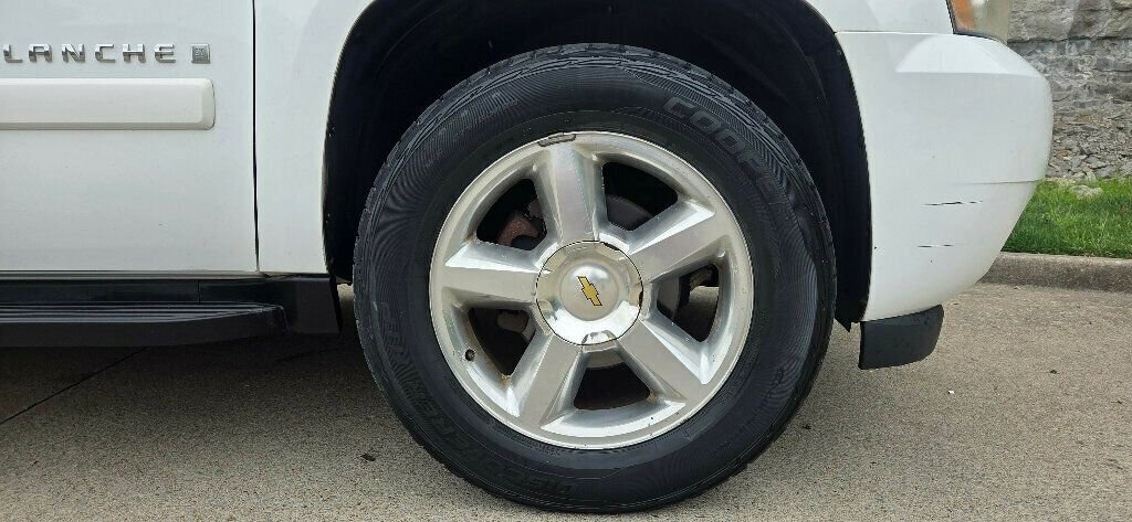 Used 2008 Chevrolet Avalanche LTZ w/ LTZ Preferred Equipment Group AWD/4WD image 34