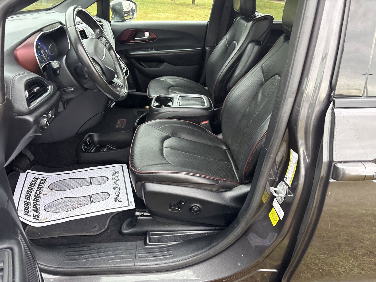 Used 2020 Chrysler Pacifica Limited FWD image 9