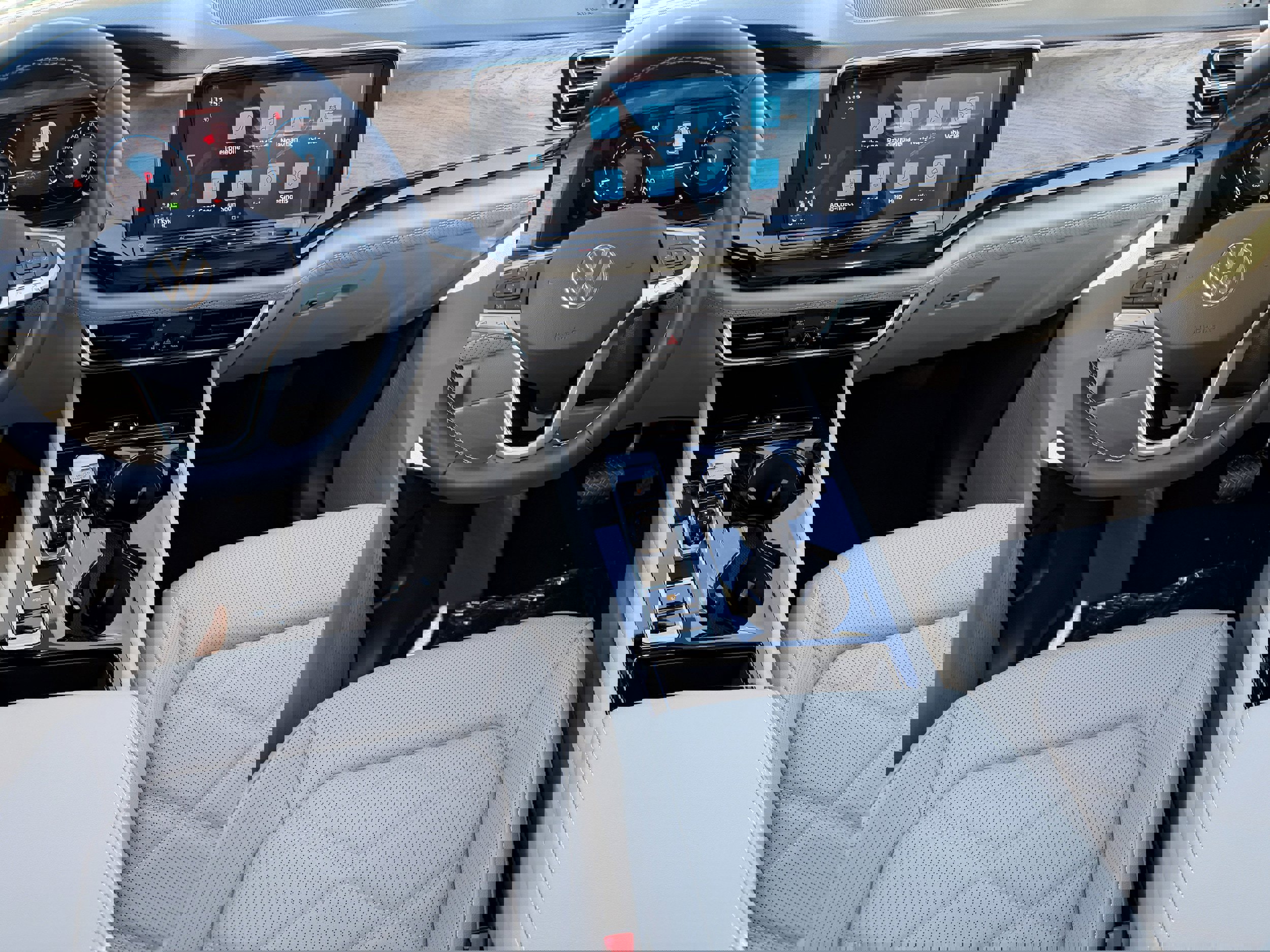 New 2026 Volkswagen Atlas SE image 13