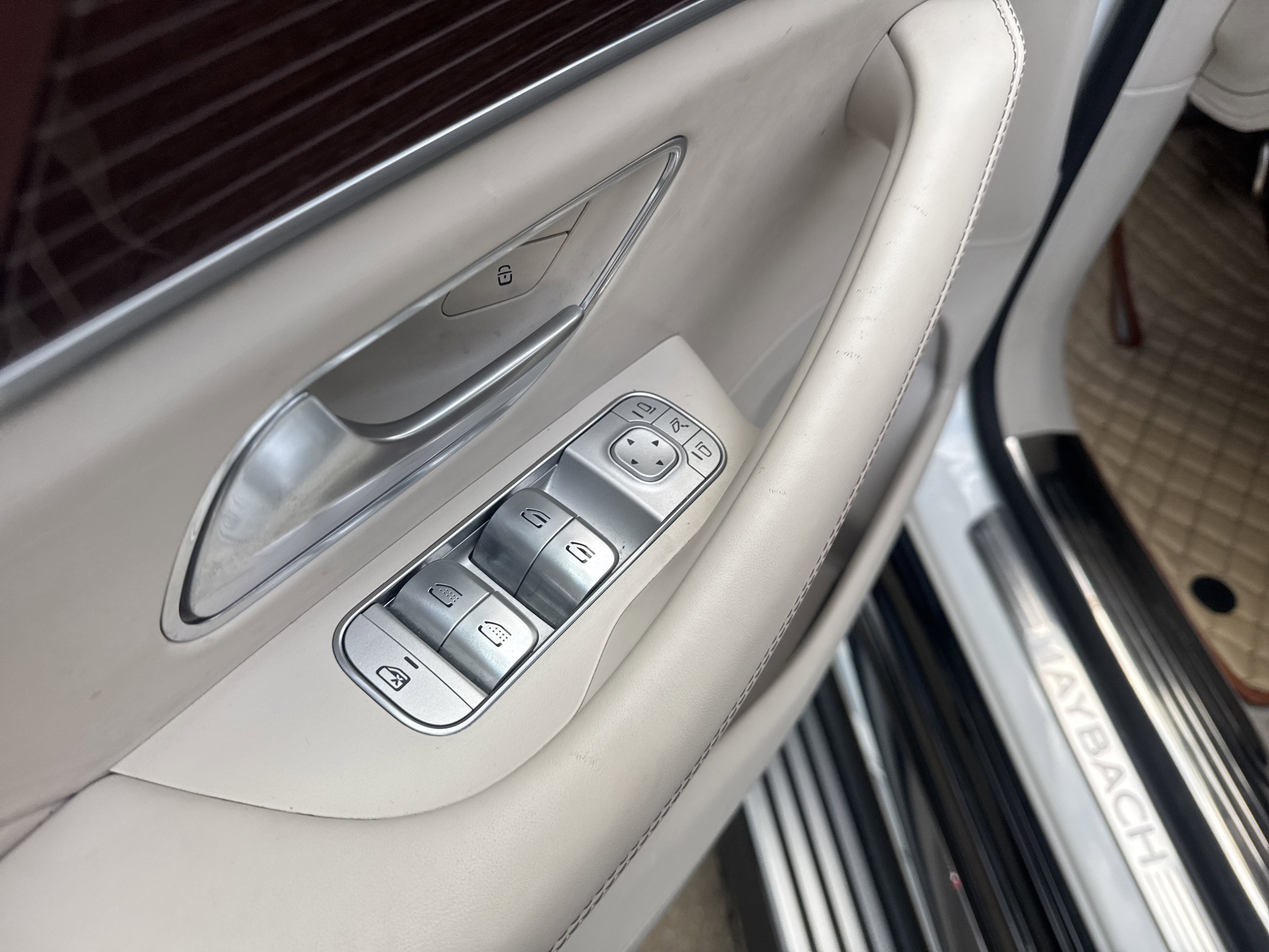 Used 2023 Mercedes-Benz Maybach GLS 600 4MATIC image 12