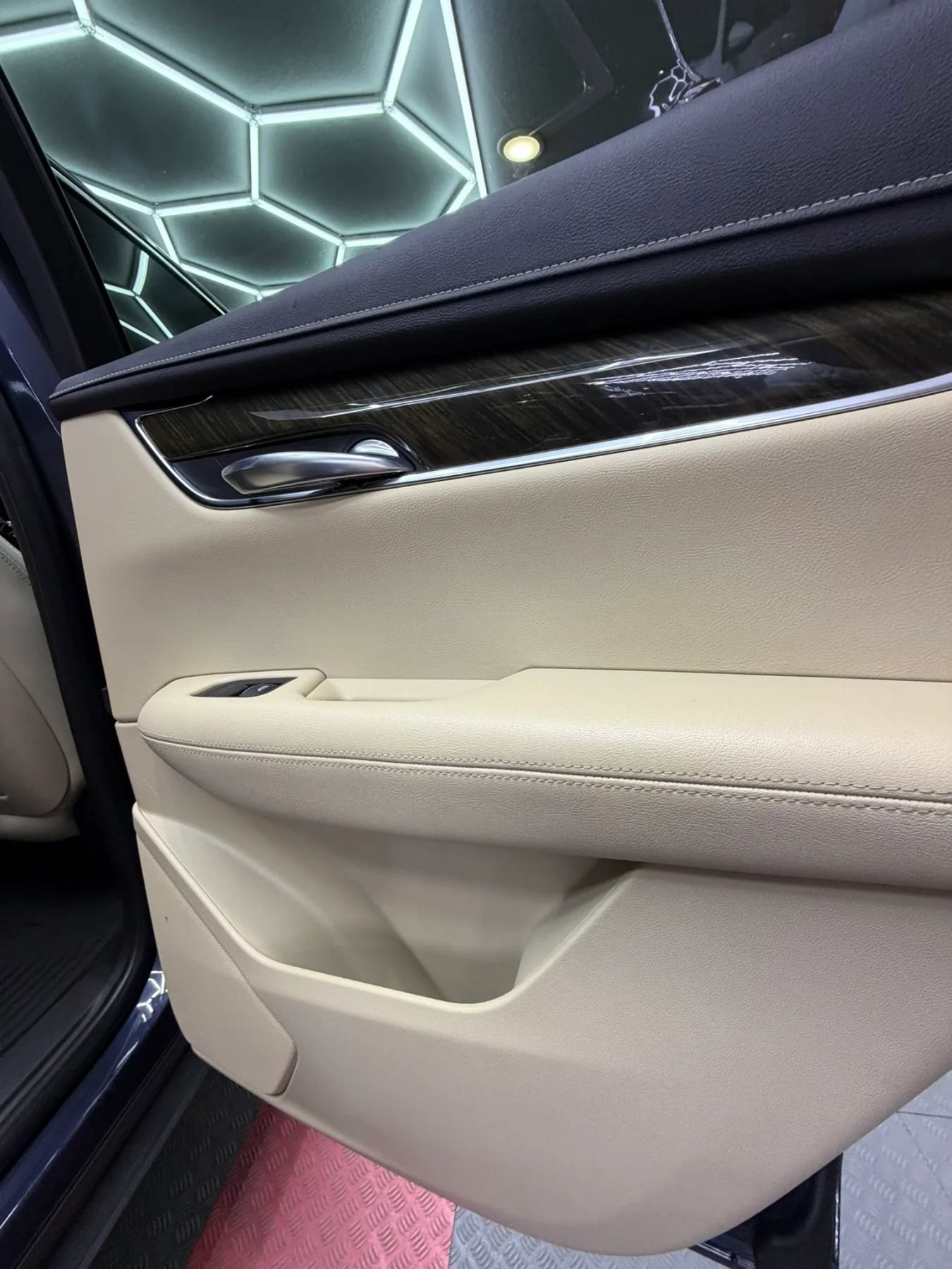 Used 2019 Cadillac XT5 FWD image 31