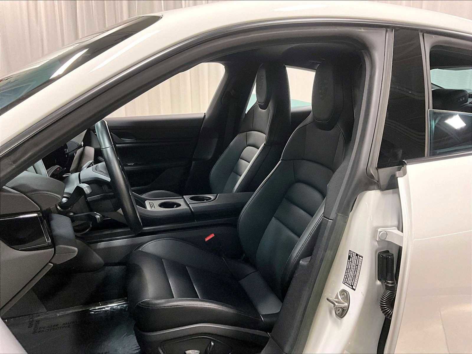 Used 2022 Porsche Taycan image 7