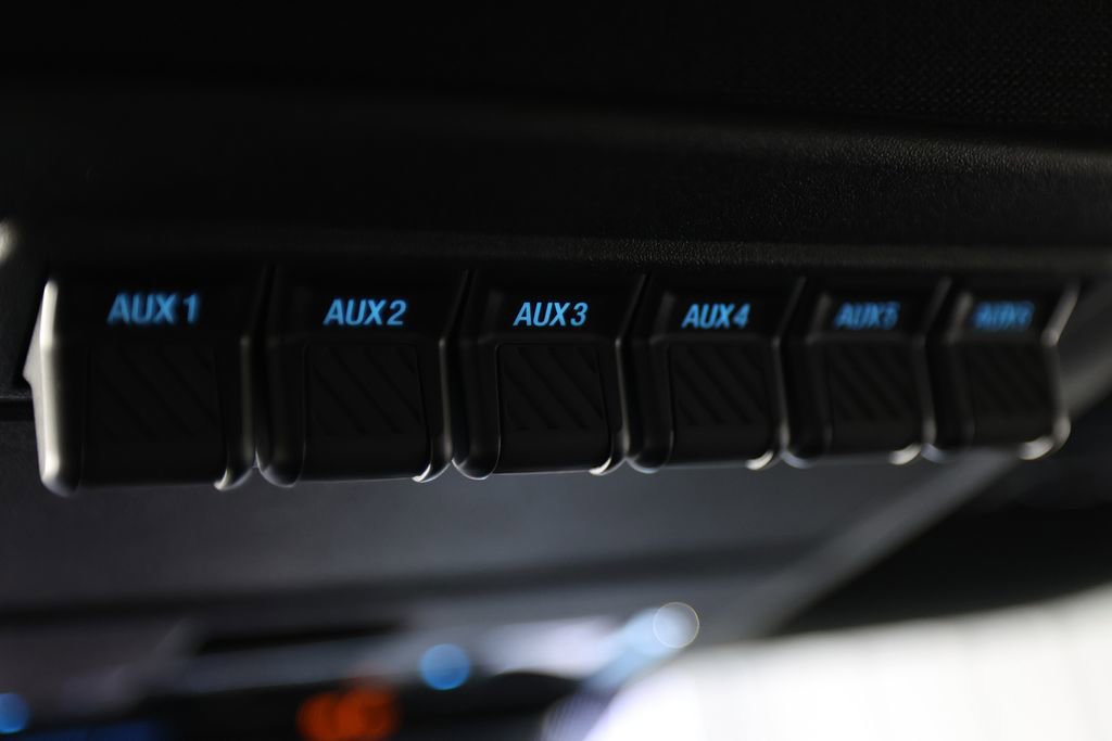 Used 2025 Ford F450 Platinum w/ FX4 Off-Road Package image 37