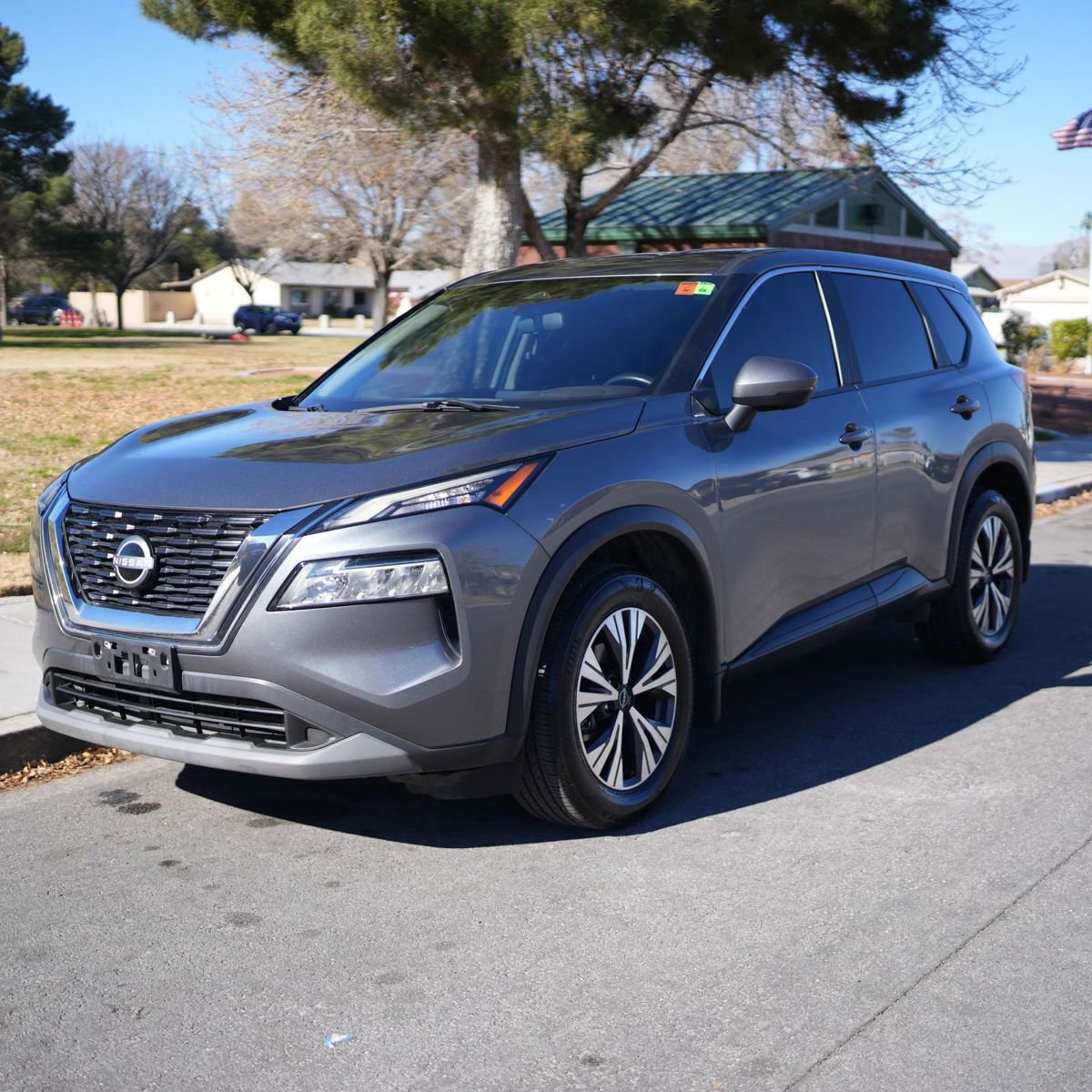 Used 2023 Nissan Rogue SV image 1