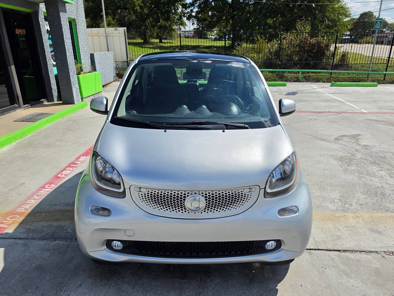 Used 2016 smart fortwo passion w/ Sport Package RWD image 6