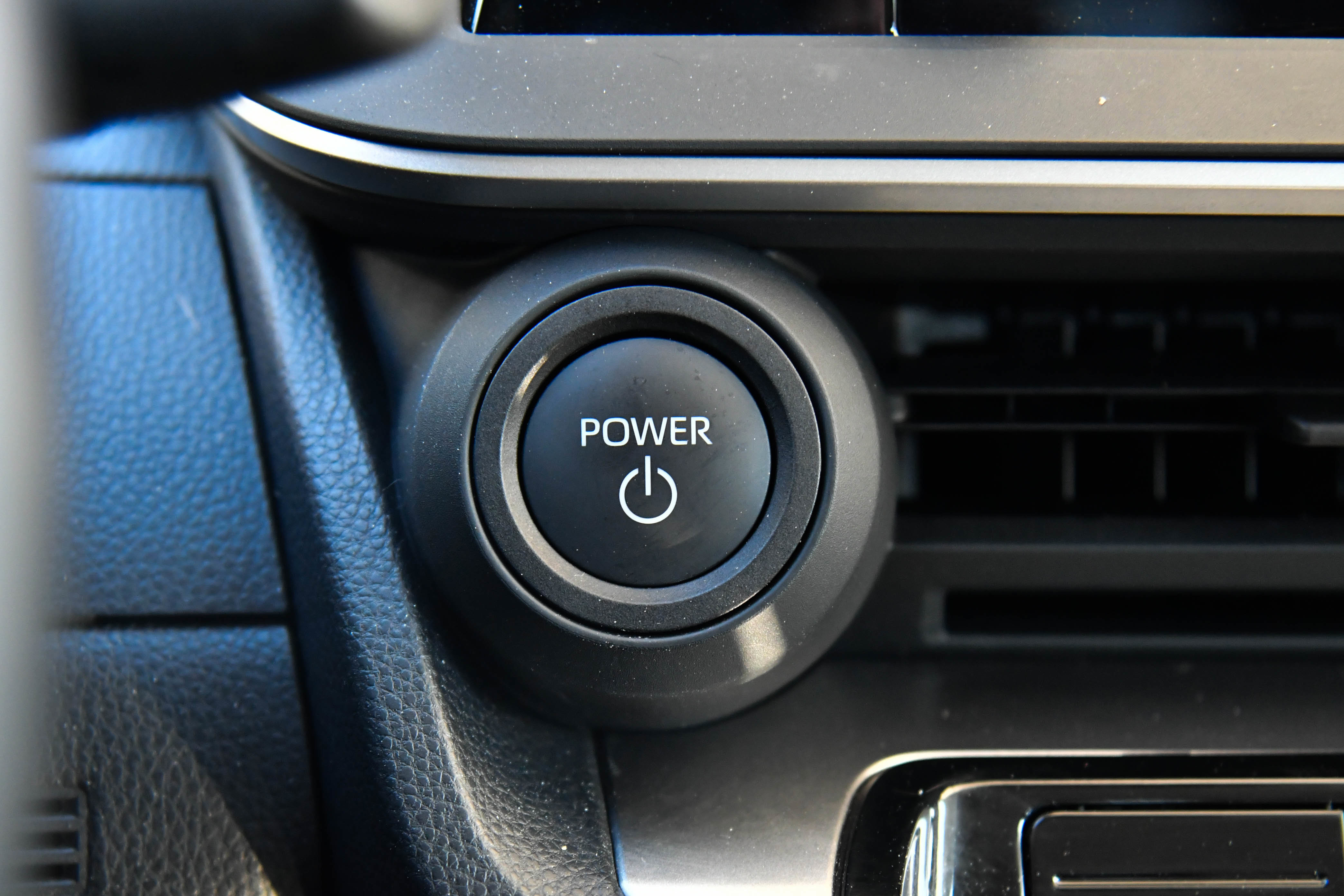 Used 2025 Toyota Prius LE image 27