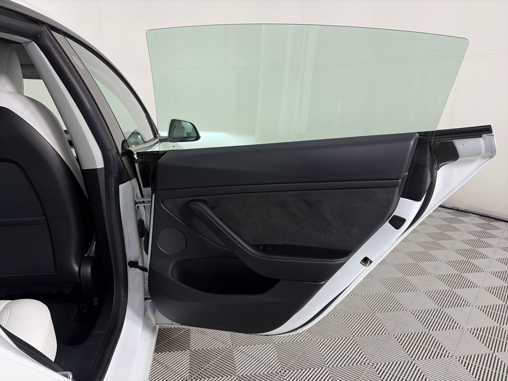 Used 2021 Tesla Model 3 Performance image 23