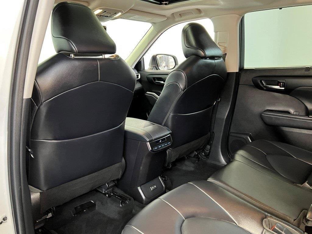 Used 2022 Toyota Highlander XLE image 24