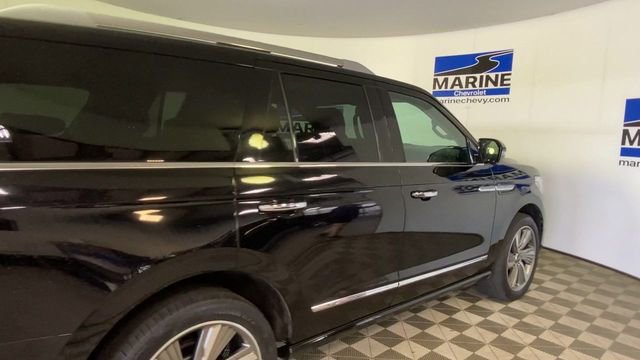 Used 2018 Lincoln Navigator Select AWD/4WD image 2