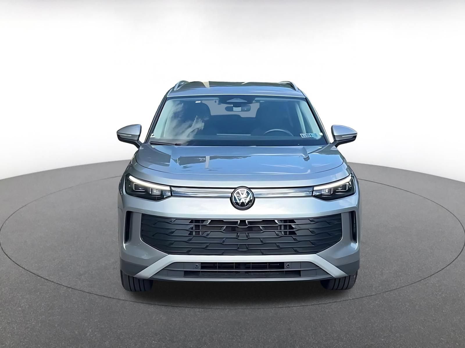 Used 2026 Volkswagen Tiguan SE AWD/4WD image 4