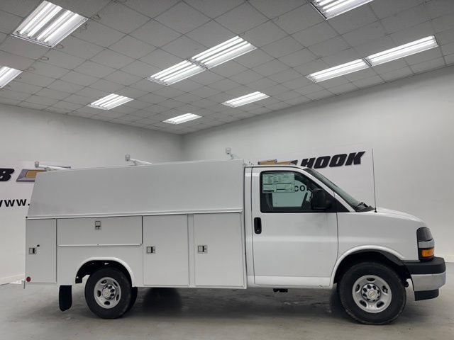 New 2026 Chevrolet Express 3500 w/ Power Convenience Package RWD image 4