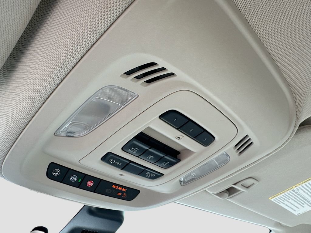 Used 2023 Buick Envision Avenir FWD image 17