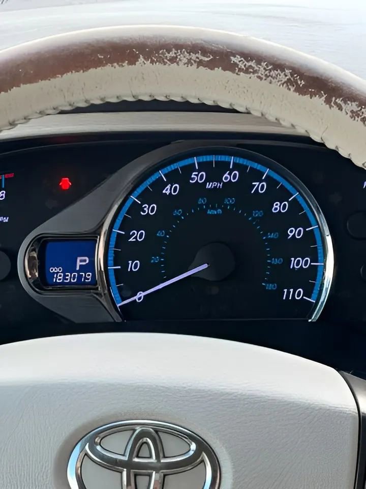 Used 2014 Toyota Sienna XLE image 32