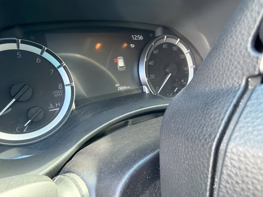 Used 2025 Toyota Highlander XLE FWD image 8