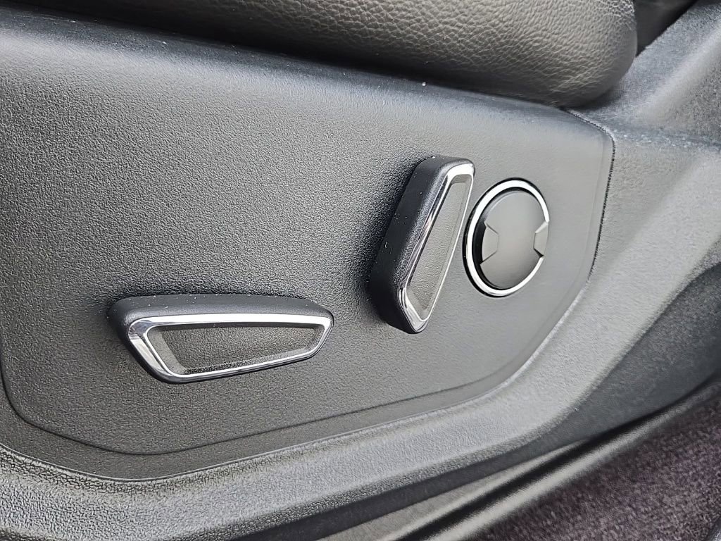 Used 2015 Ford F150 Lariat w/ Equipment Group 502A Luxury AWD/4WD image 22