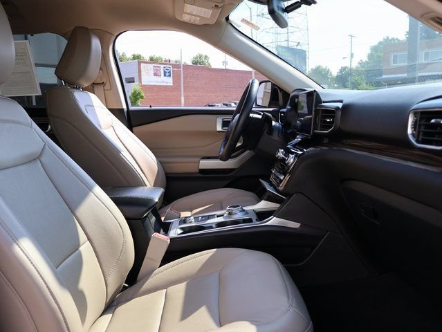 Used 2023 Ford Explorer Limited AWD/4WD image 7