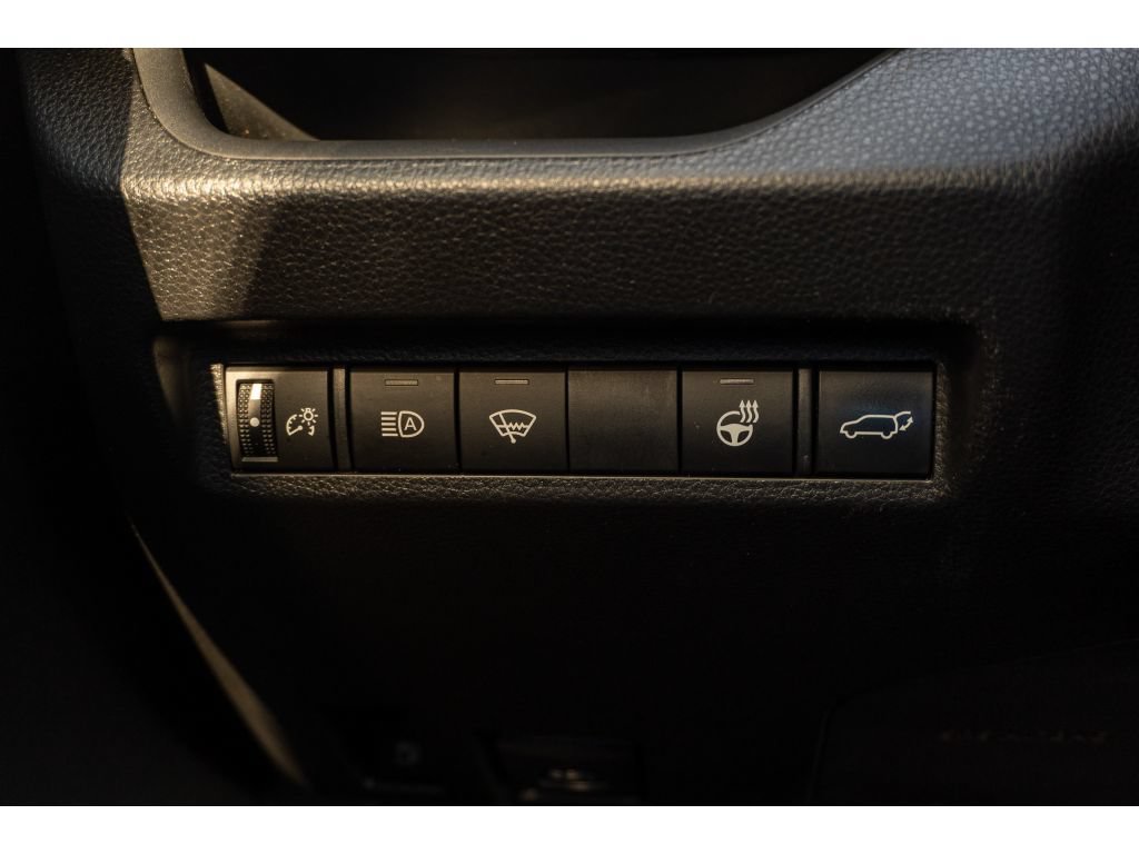 Used 2022 Toyota RAV4 XLE Premium AWD/4WD image 28