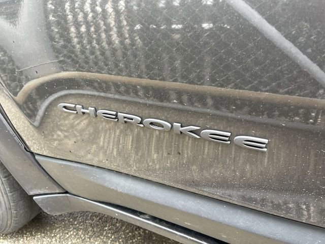 Used 2015 Jeep Cherokee Trailhawk AWD/4WD image 4