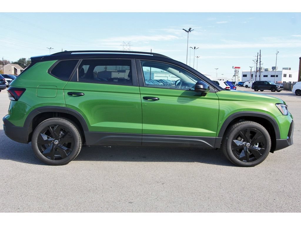 Certified 2025 Volkswagen Taos SE FWD image 8