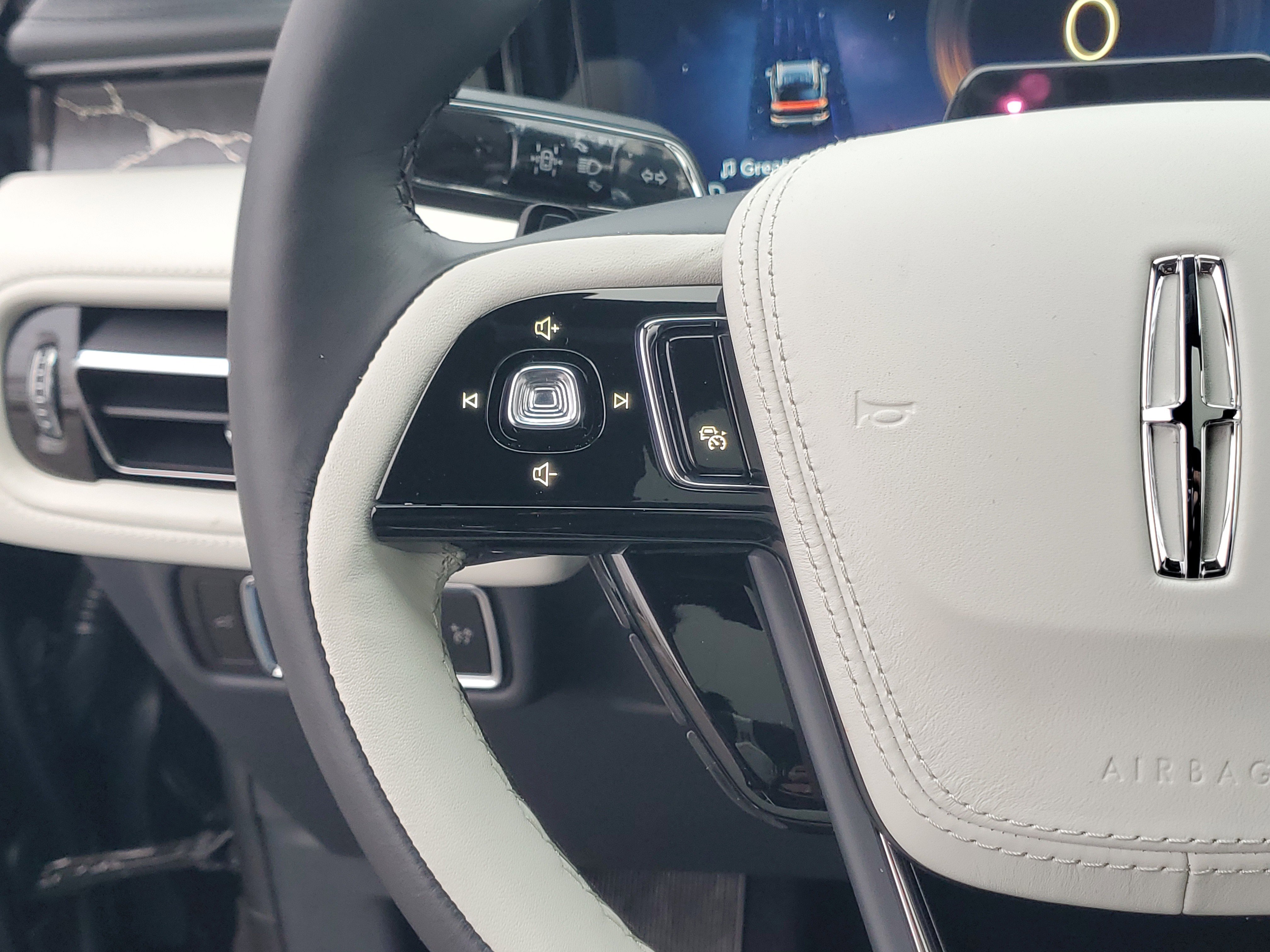 New 2026 Lincoln Aviator Black Label w/ Dynamic Handling Package image 17