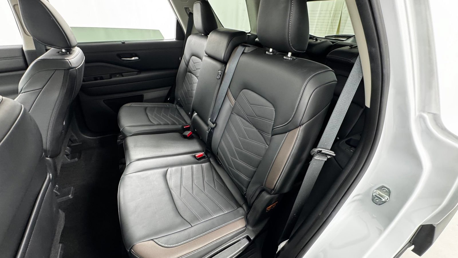 Certified 2025 Nissan Pathfinder Platinum AWD/4WD image 13