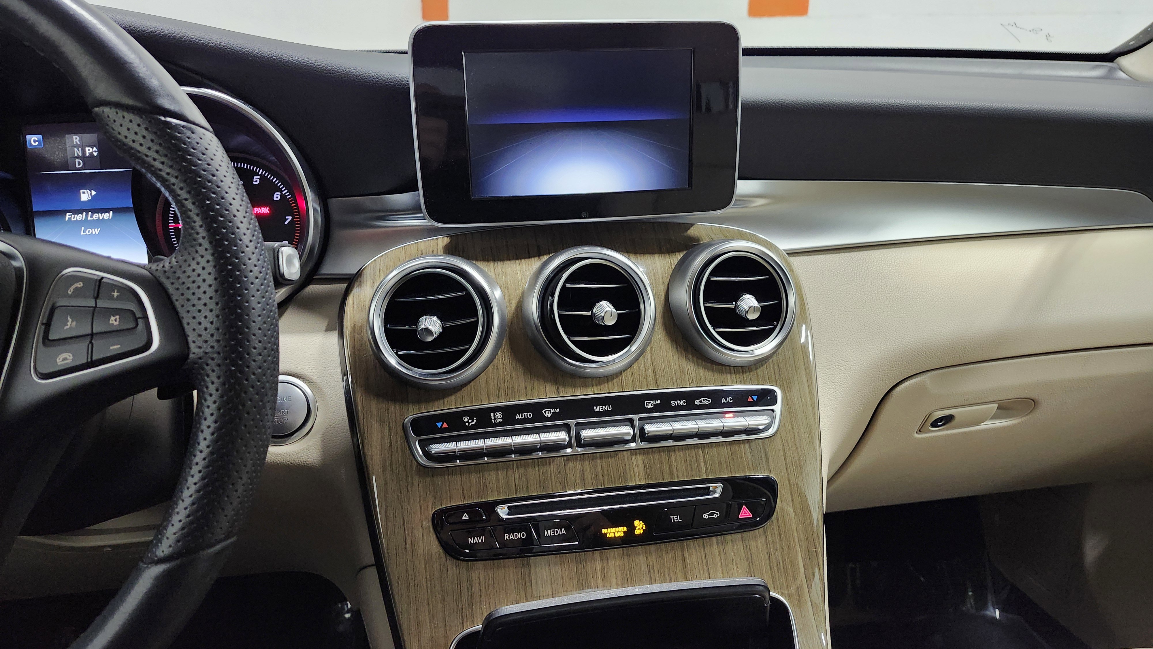 Used 2019 Mercedes-Benz GLC 300 w/ Premium Package image 29