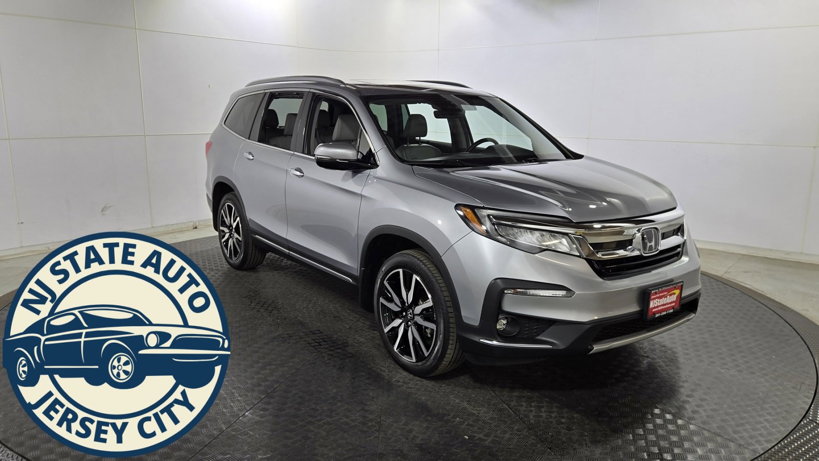 Used 2020 Honda Pilot Touring image 1