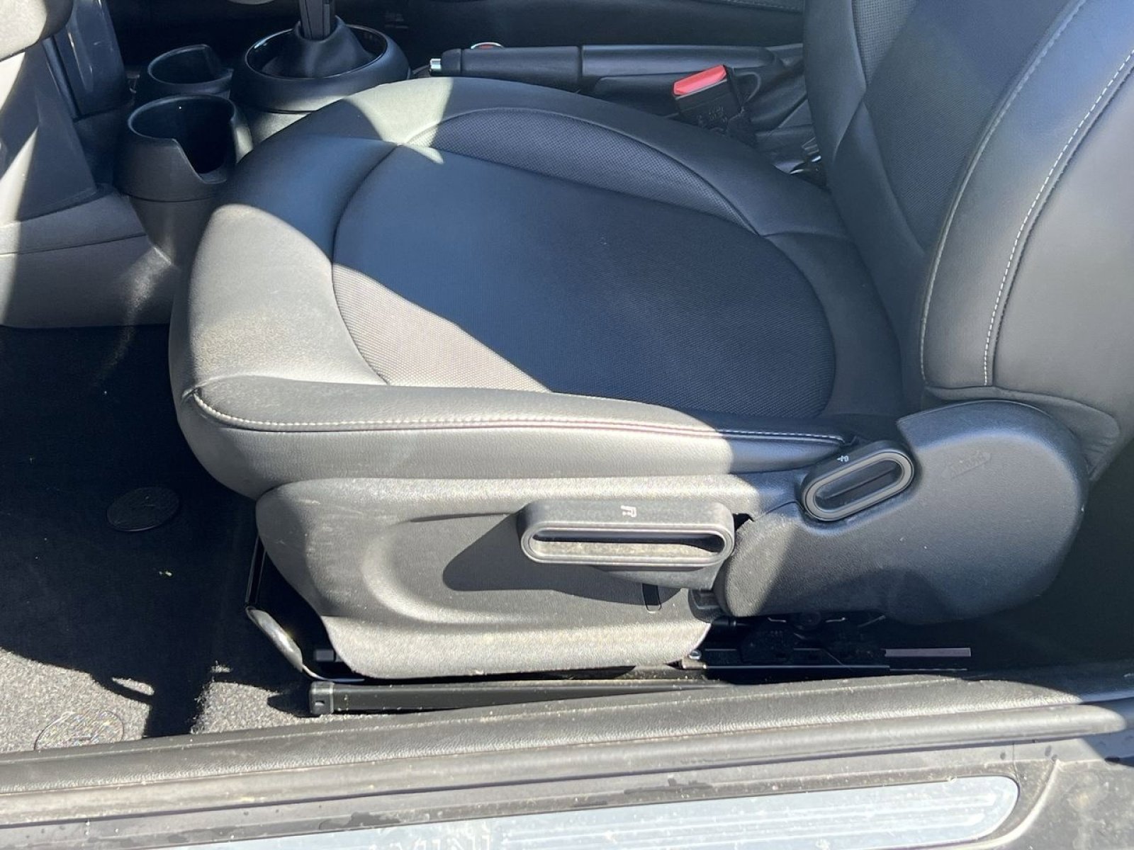 Used 2020 MINI Cooper 2-Door Hardtop image 15