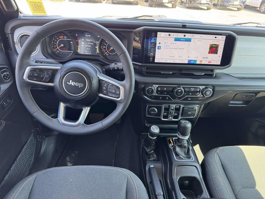 Used 2025 Jeep Wrangler Unlimited Sahara AWD/4WD image 12