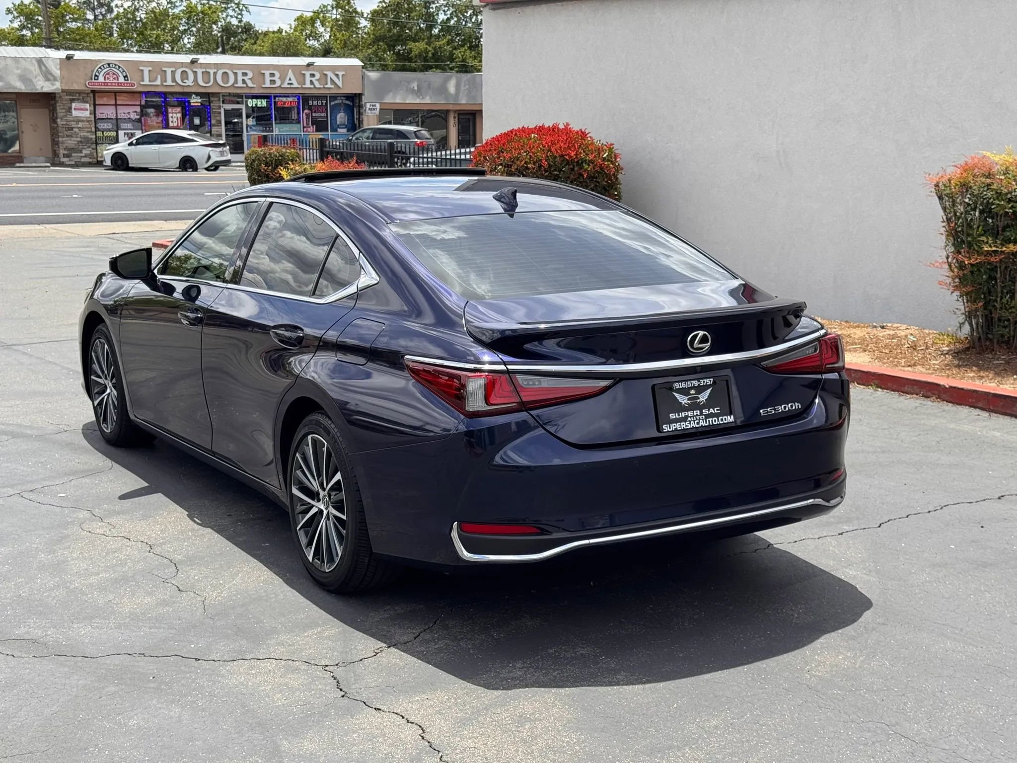 Used 2023 Lexus ES 300h w/ Premium Package FWD image 4
