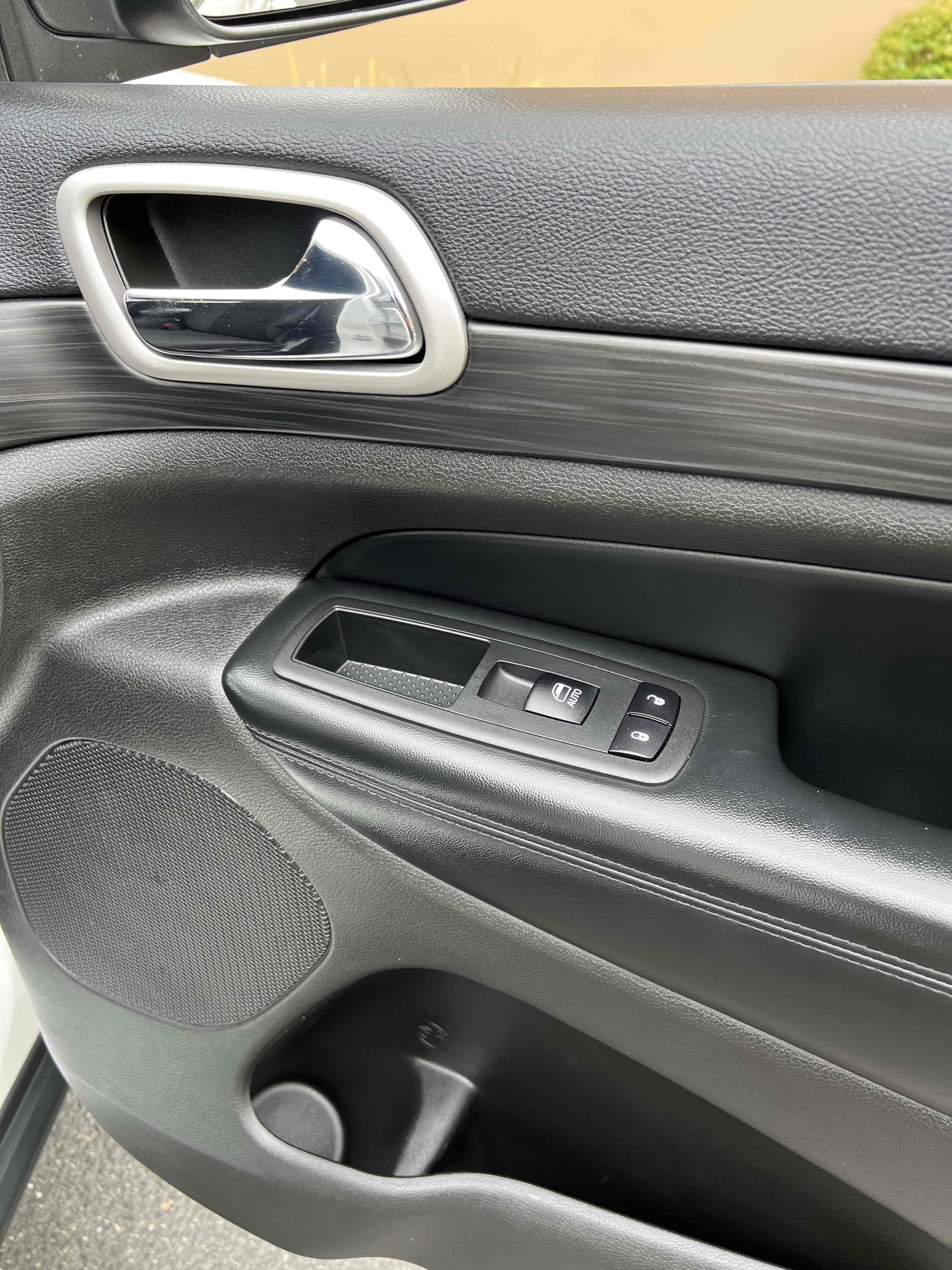 Used 2020 Jeep Grand Cherokee Laredo image 57