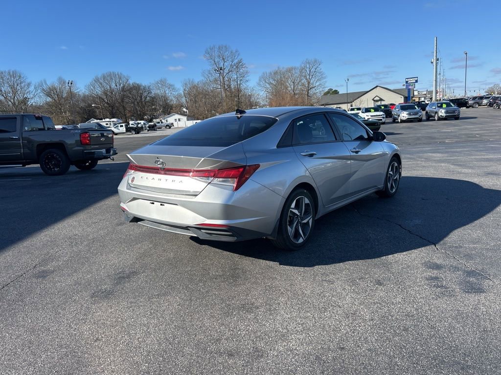 Used 2023 Hyundai Elantra SEL w/ Convenience Package image 4