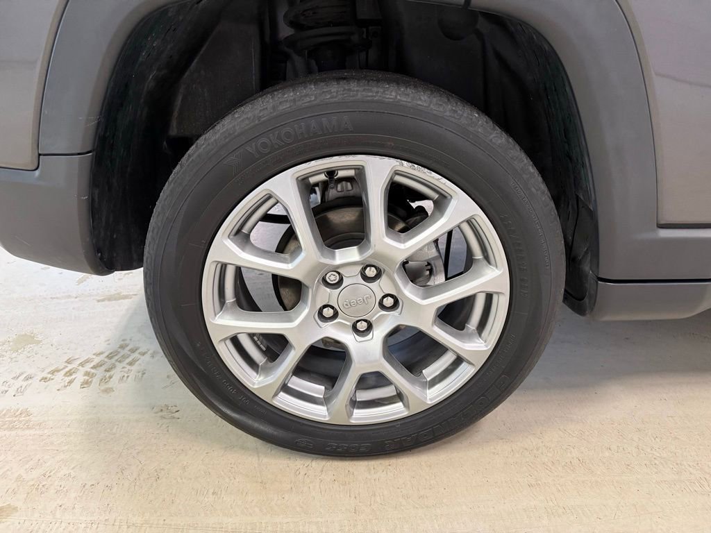 Used 2022 Jeep Compass Latitude w/ Sun and Sound Group image 11