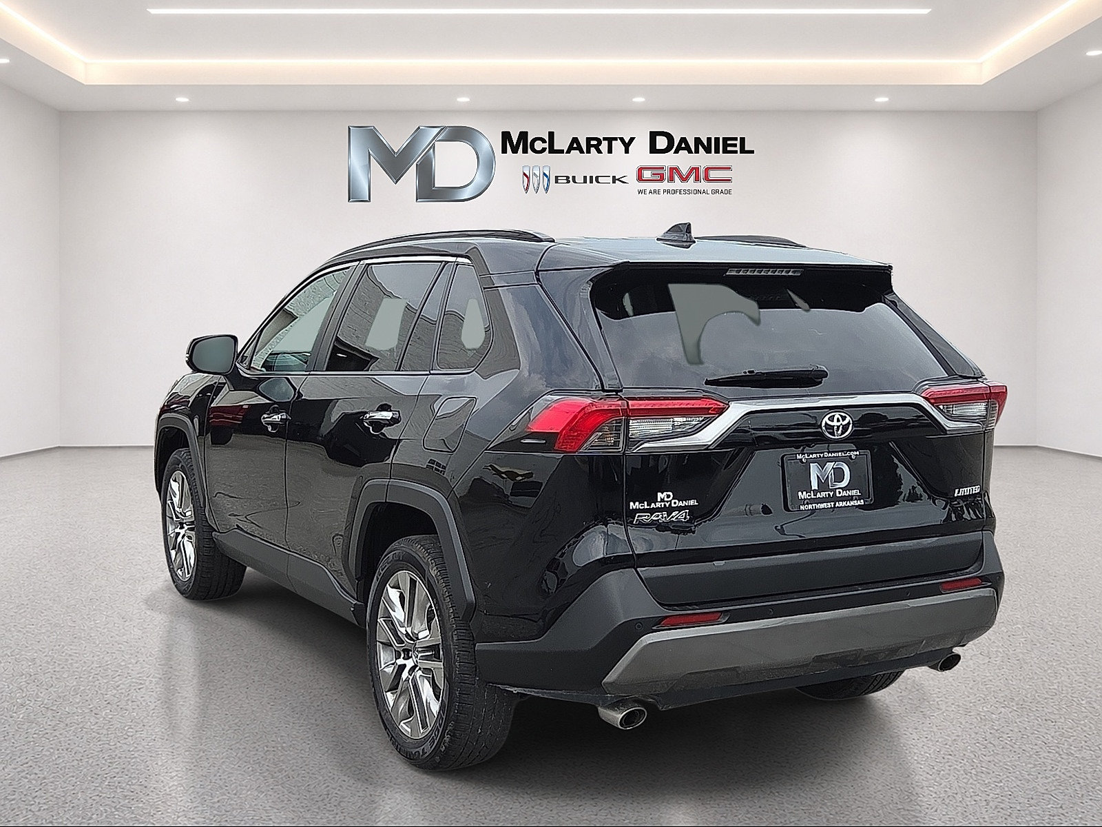Used 2019 Toyota RAV4 Limited FWD image 13