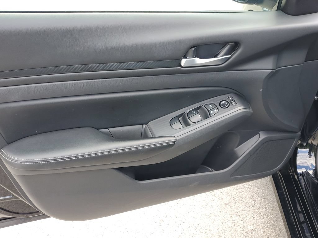 Used 2025 Nissan Altima 2.5 SV FWD image 18