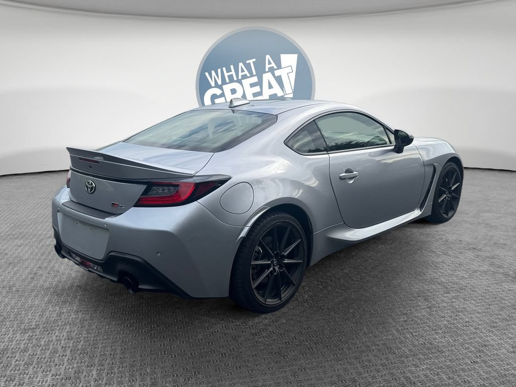 Used 2024 Toyota GR86 Premium RWD image 3