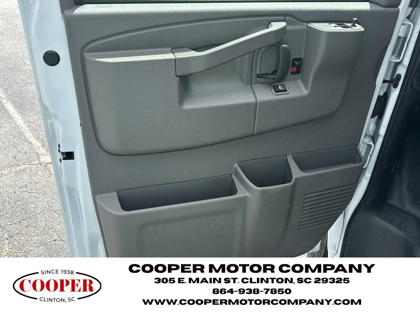 Used 2025 Chevrolet Express 3500 LS RWD image 10