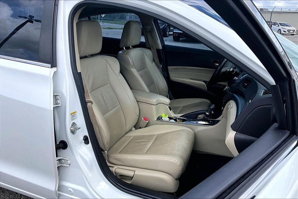 Used 2013 Acura ILX w/ Premium Package FWD image 10