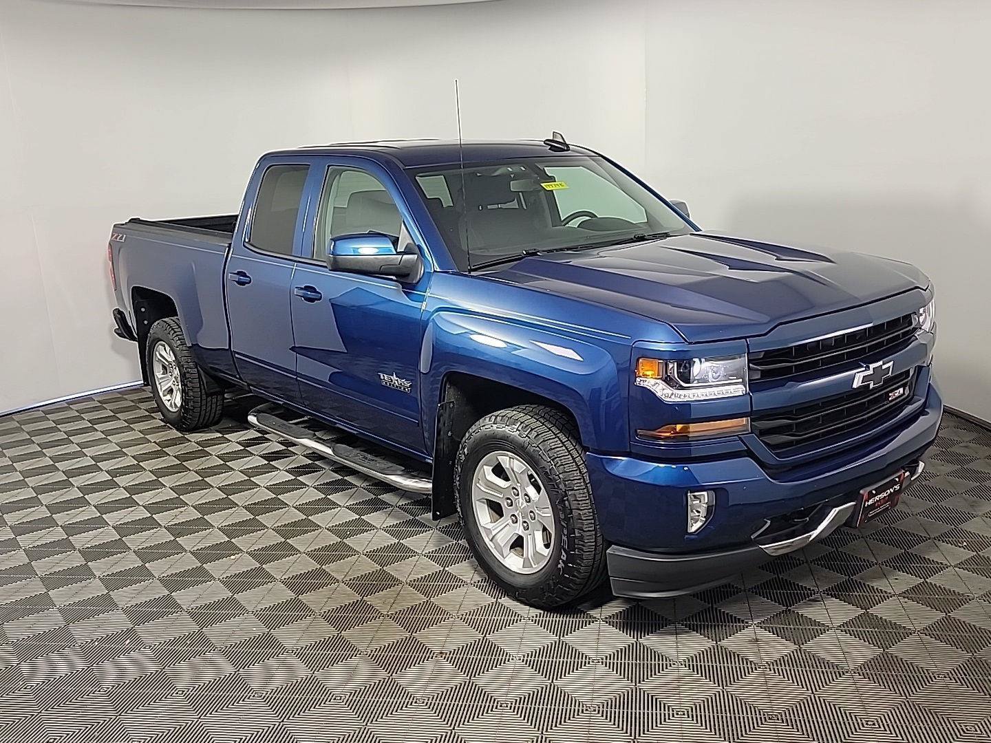 Used 2018 Chevrolet Silverado 1500 LT w/ Texas Edition AWD/4WD image 2