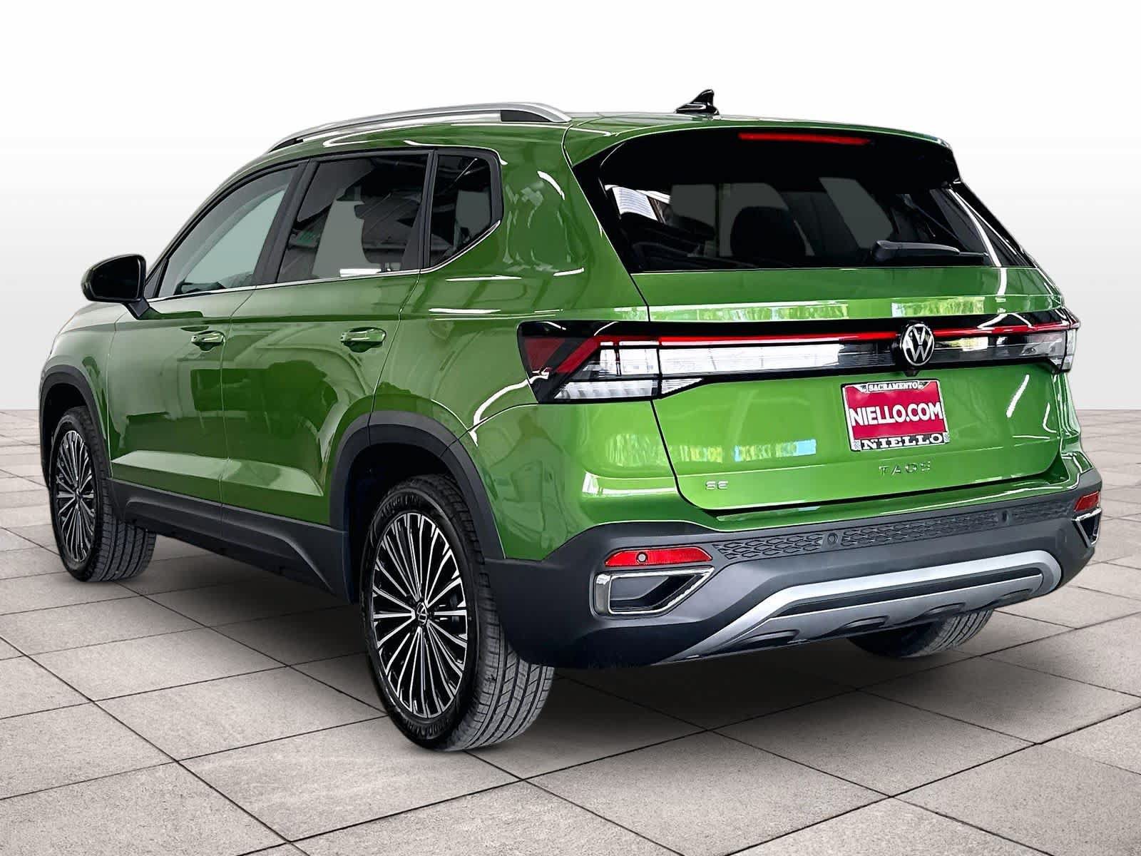 New 2027 Volkswagen Taos SE FWD image 3