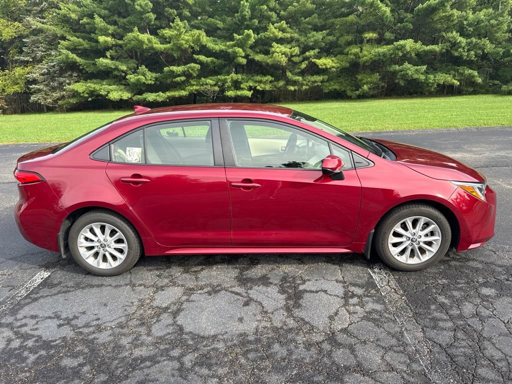 Used 2022 Toyota Corolla LE w/ LE Convenience Package FWD image 5