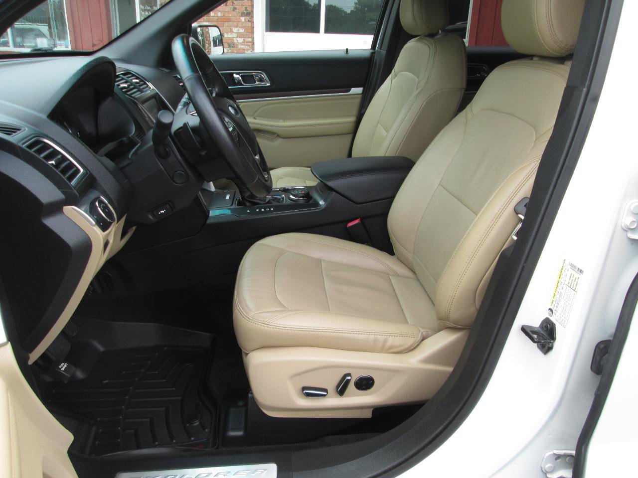 Used 2016 Ford Explorer Limited w/ Equipment Group 301A AWD/4WD image 20