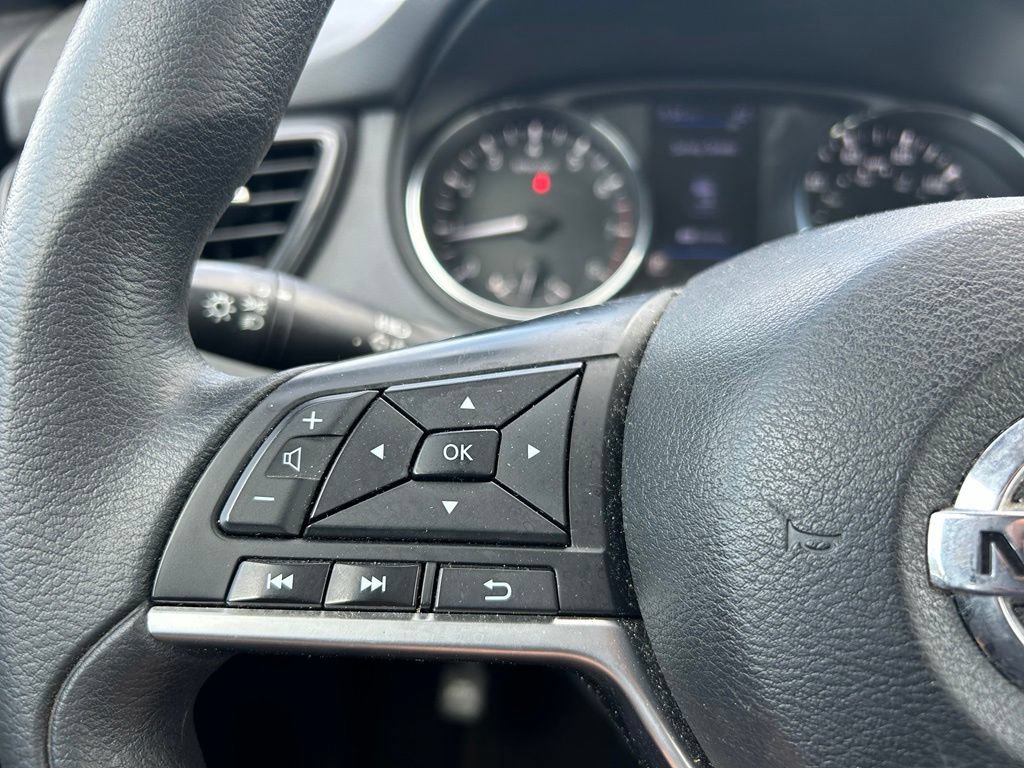 Used 2018 Nissan Rogue S FWD image 16