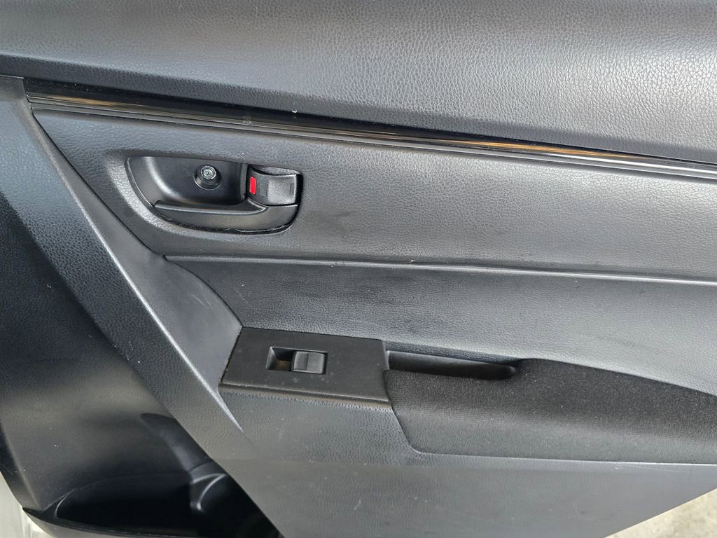 Used 2019 Toyota Corolla L FWD image 11